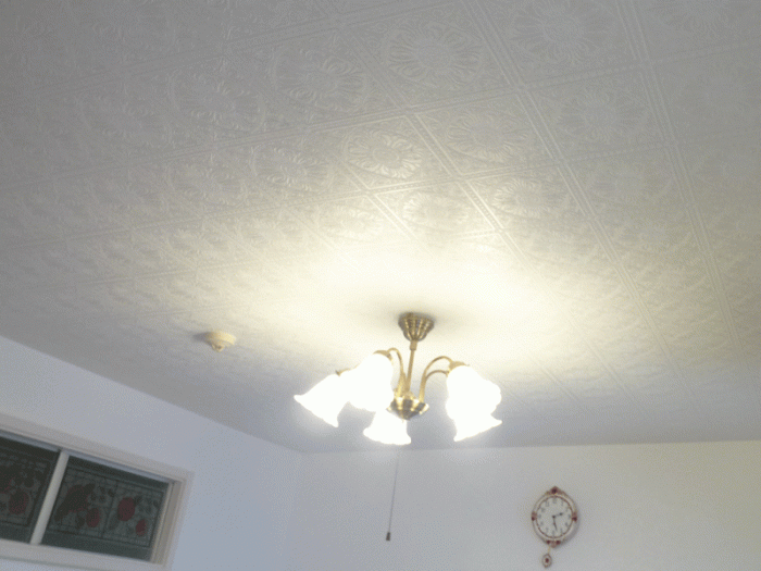 クロスでクラシカルアンティークなお部屋にアップグレード　港区I様邸